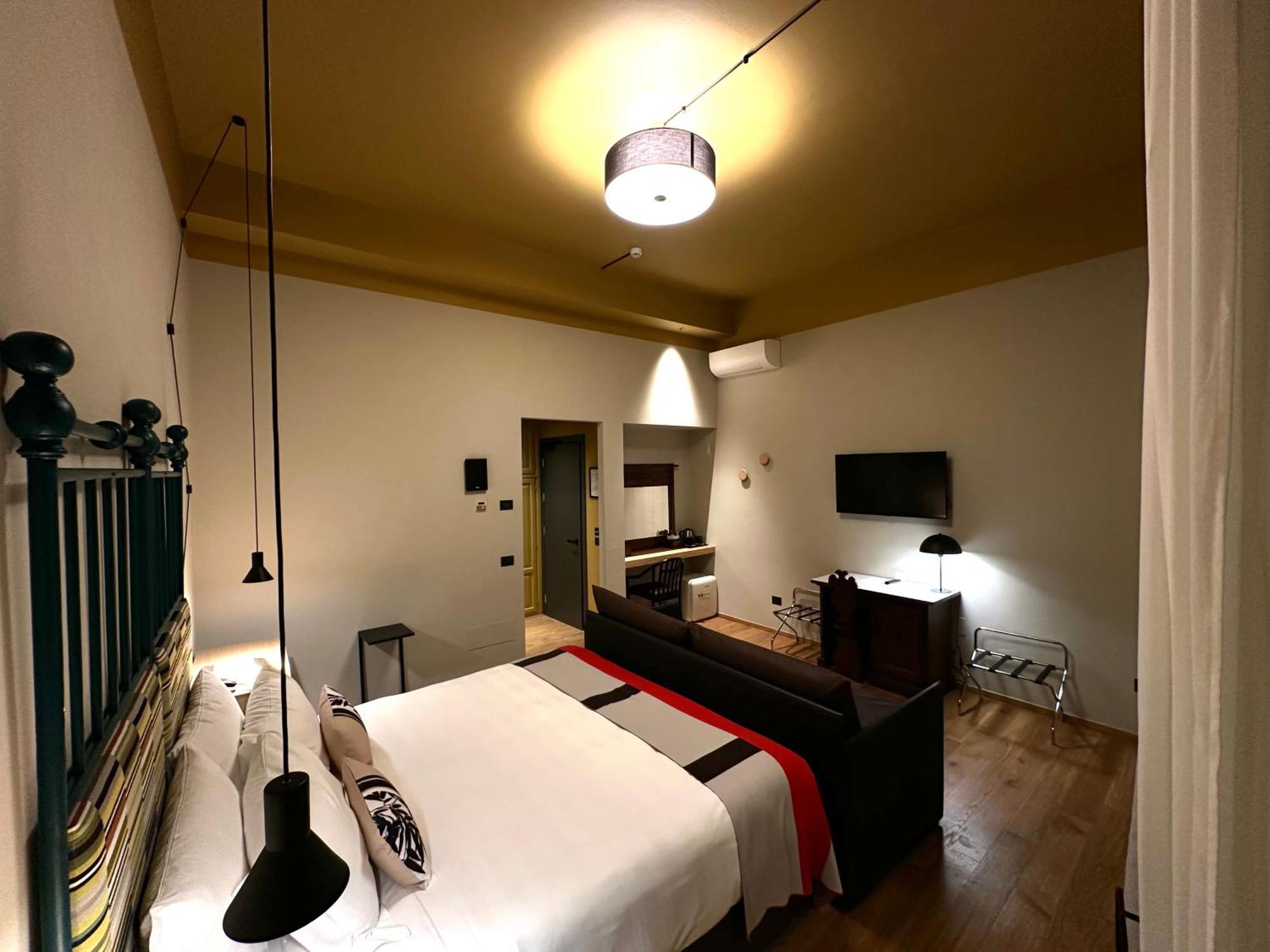 Hotel Priori Secret Garden Перуджа Экстерьер фото