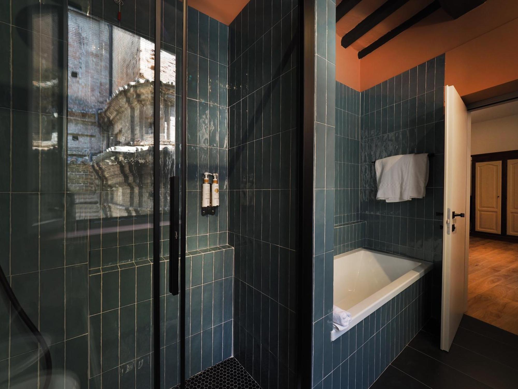 Hotel Priori Secret Garden Перуджа Экстерьер фото